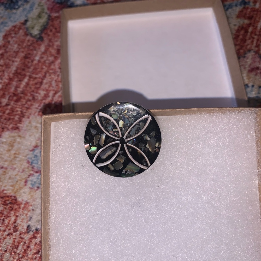 Black abalone shell fashion ring